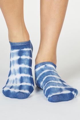 Picture of Thought Jules Bamboo Organic Cotton Tie Dye Trainer Socks